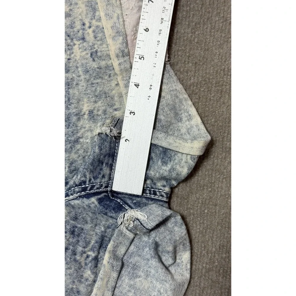 Amethyst Shorts Juniors 13 Blue Acid Wash Denim Cuffed Cutoff Eyelet Hem‎